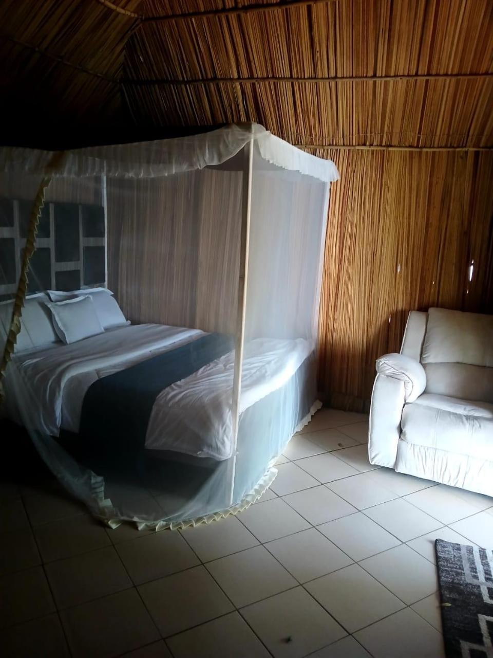 Ches Bay Resort Nangina Esterno foto